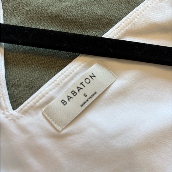 Aritzia Contour V-neck Bodysuit in White - Picture 4 of 6